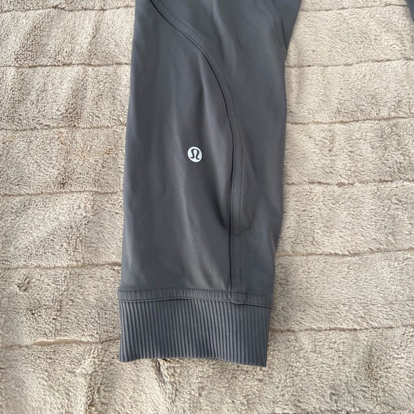 Lululemon grey yoga pants - Picture 5 of 6